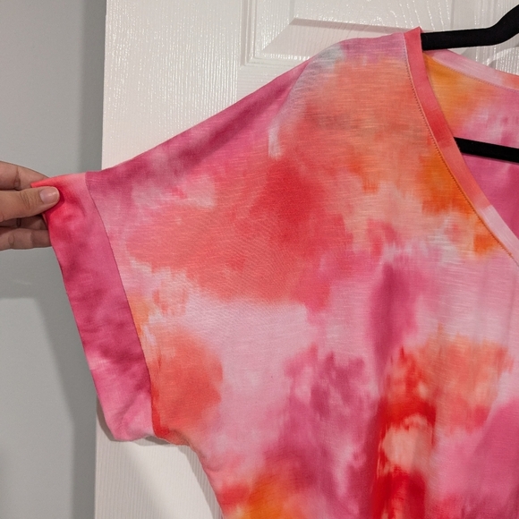 Chico's Pink and Orange Tie-Dye V-Neck Short Sleeve Shirt in Size 3 (XL) - Picture 3 of 7